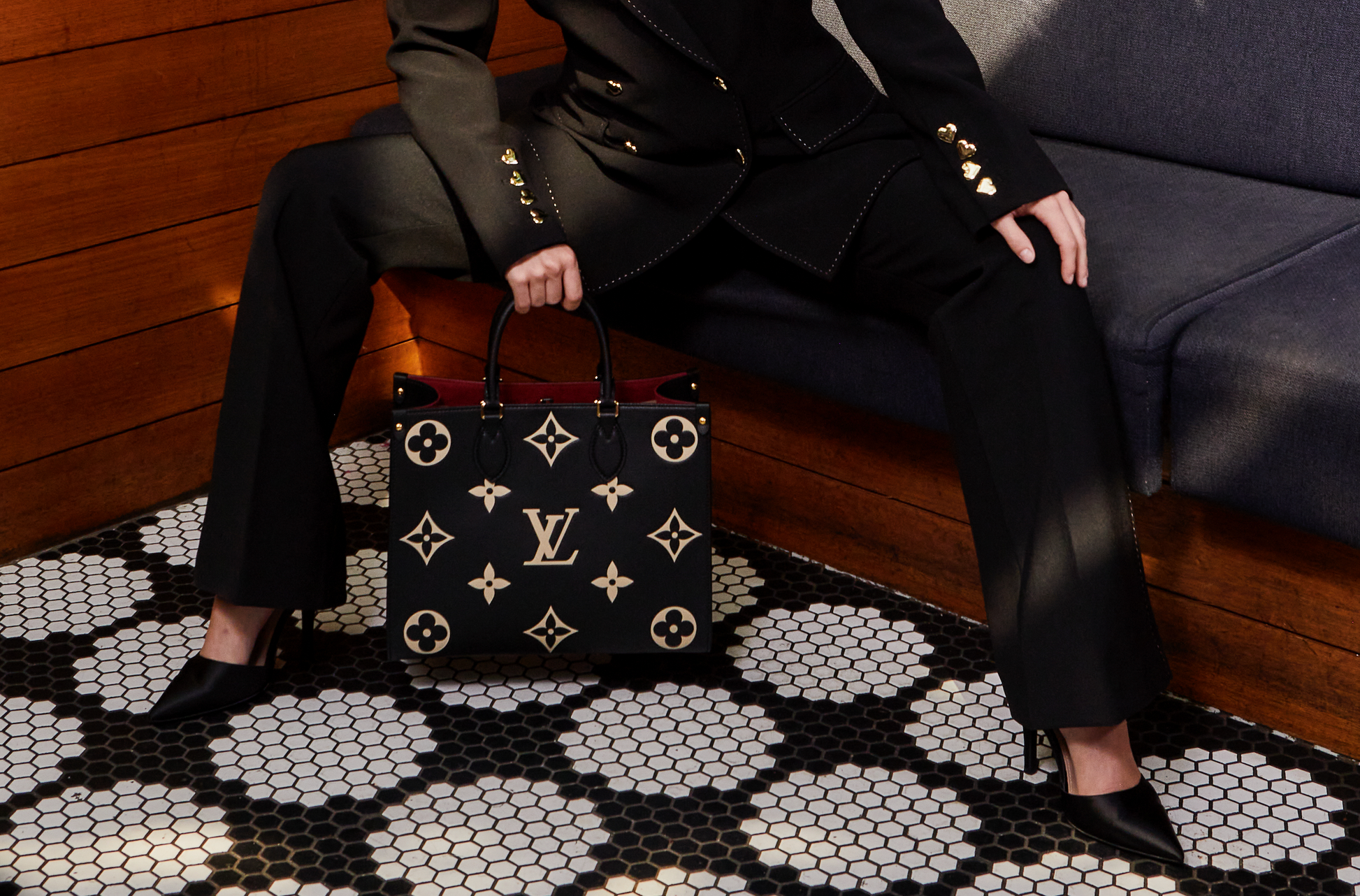 Louis Vuitton OnTheGo GM Black – Hire our handbag