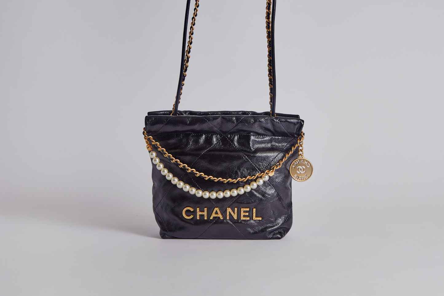 Chanel - 22 mini handbag-Black