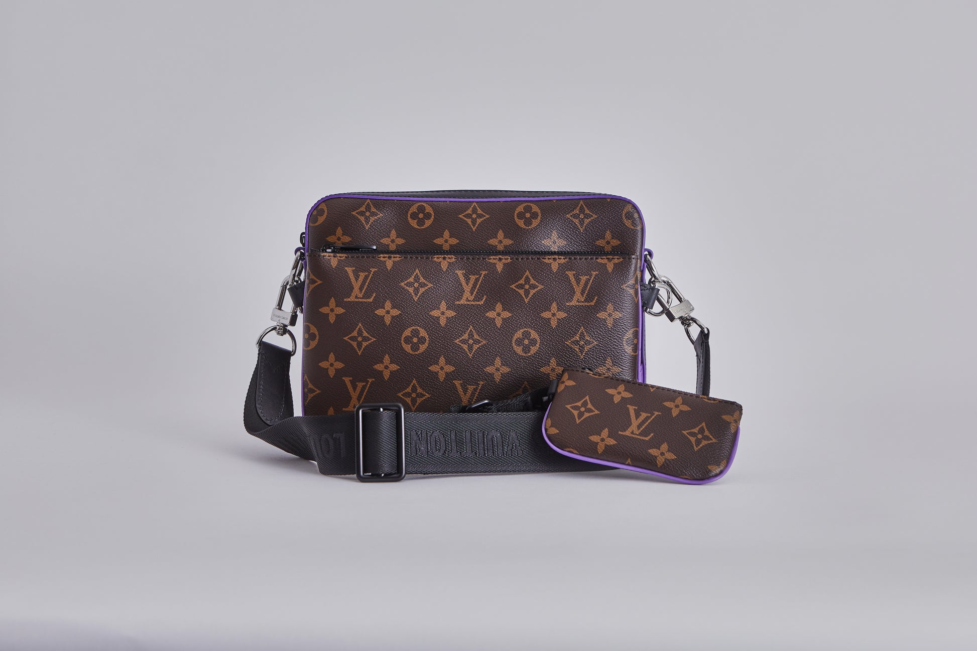 Louis Vuitton trio messenger – Hire our handbag